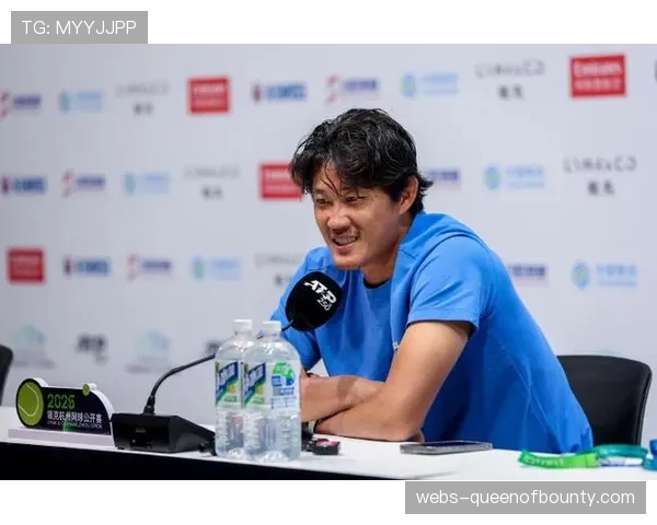 中国球员张之臻杭州赛不敌斯夫尔奇纳,止步第二轮。