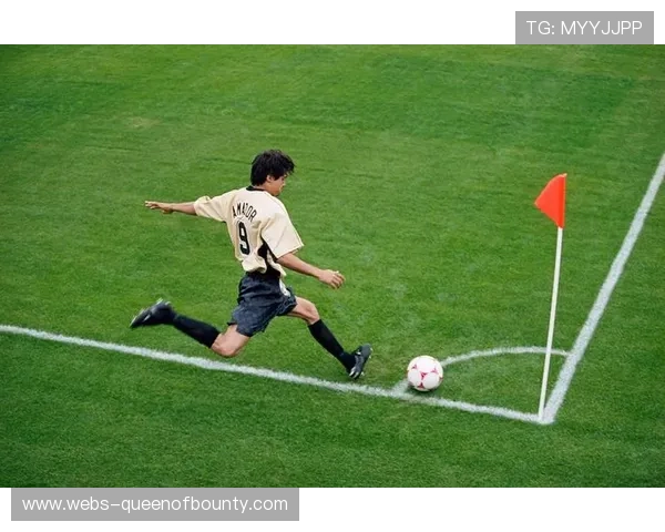 杜埃突破造点改判任意球,VAR介入判定禁区外犯规